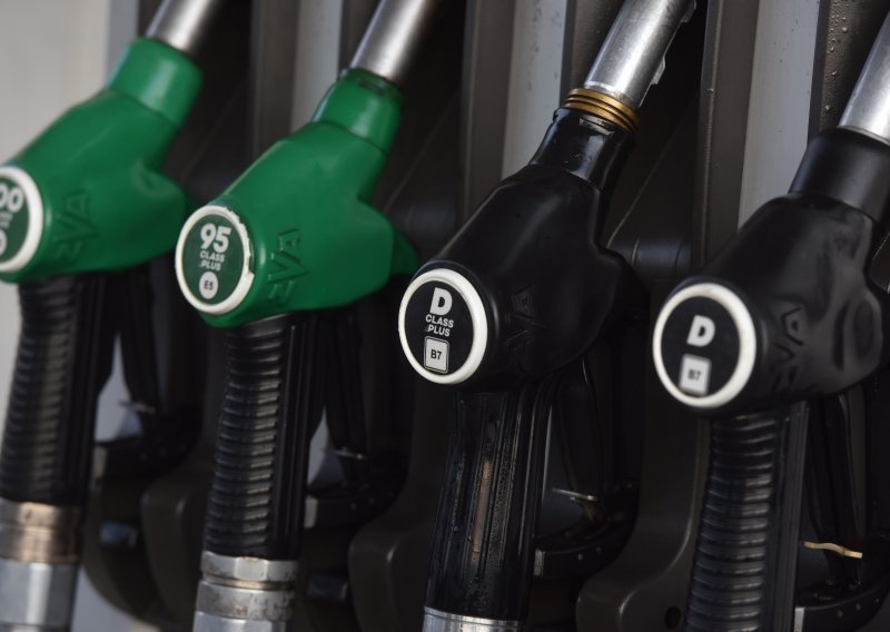 Od sutra nove cijene goriva, vlasnici benzinaca rezervoar će plaćati pet kuna više