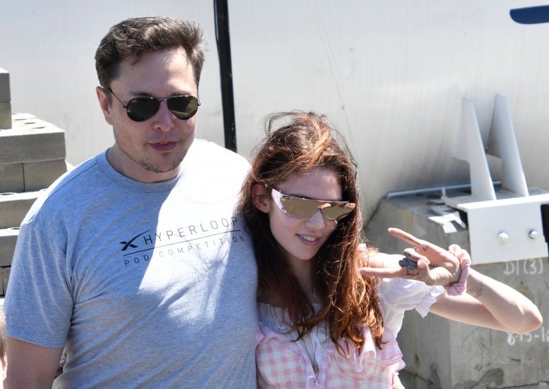 Elon Musk i Grimes su dobili sina - nikome nije jasno kako mu izgovoriti ime