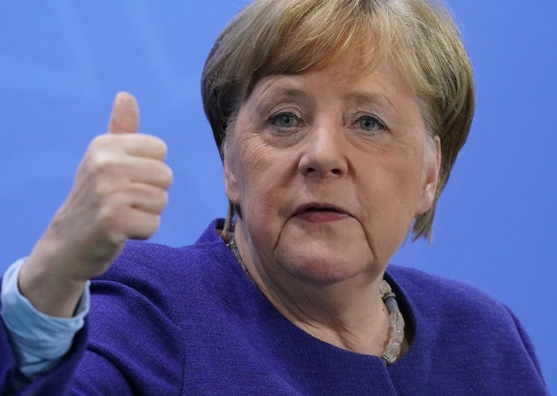 Merkel pozvala Nijemce da ne ugroze postignuto žurbom i željom da se što prije vrate u normalu