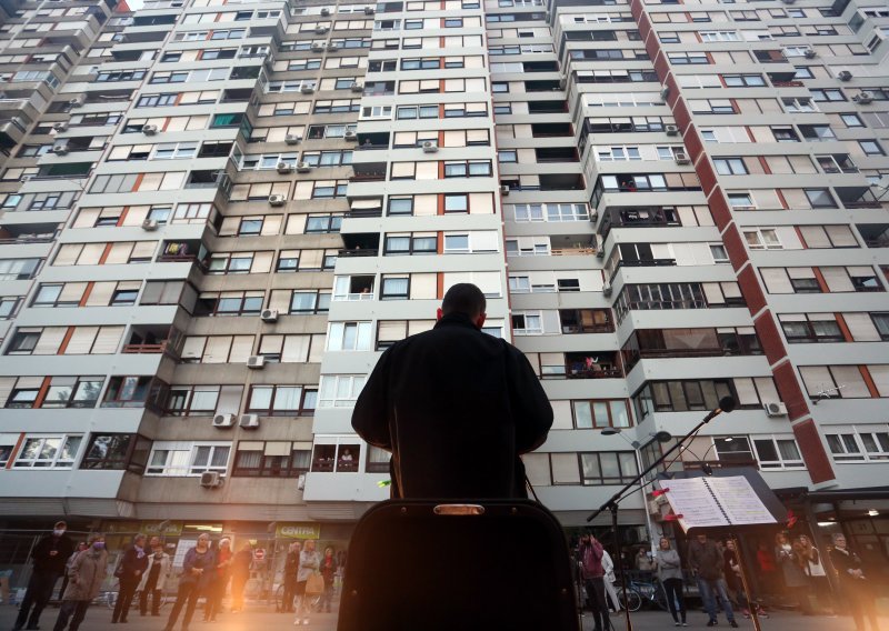 [FOTO] Operne arije solista Opere zagrebačkog HNK razveselile stanovnike Mamutice