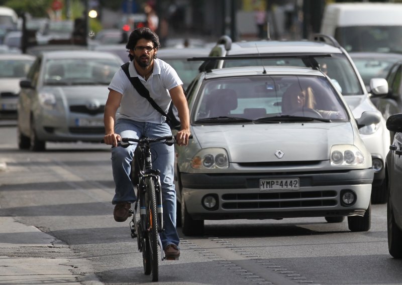 Mobilnost u doba pandemije; osobni automobili i bicikli su najviše profitirali, javni prijevoz najveći gubitnik