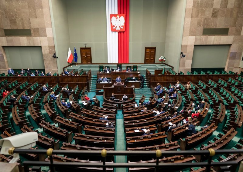 Poljski parlament odobrio dopisno glasanje na izborima