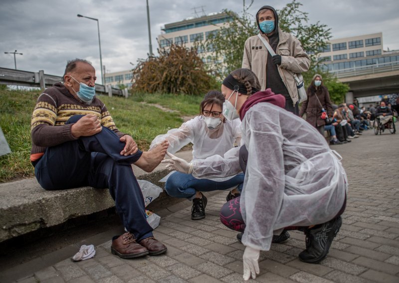 Češka vlada nagrađuje medicinske radnike s 1500 eura za požrtvovan rad