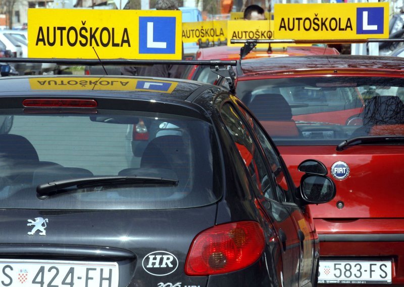 Autoškole nastavljaju s radom, evo pravila kojih se moraju držati i instruktori i kandidati