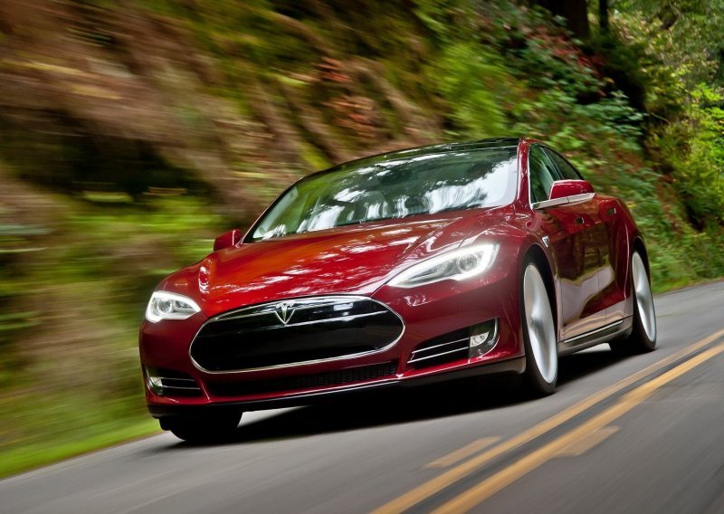 Tesla Model S dobio garanciju na neograničenu kilometražu