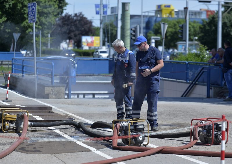 Bez tople vode ostali zagrebački kvartovi Utrine, Travno, Dugave, Sloboština i Jakuševec; nakon puknuća cijevi ozlijeđeno četvero građana