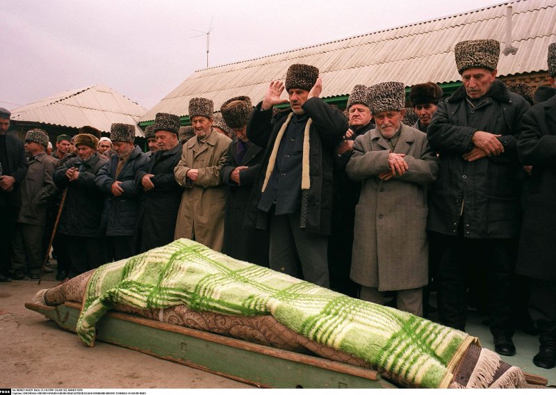 Bombaš samoubojica ubio četiri policajca u Čečeniji