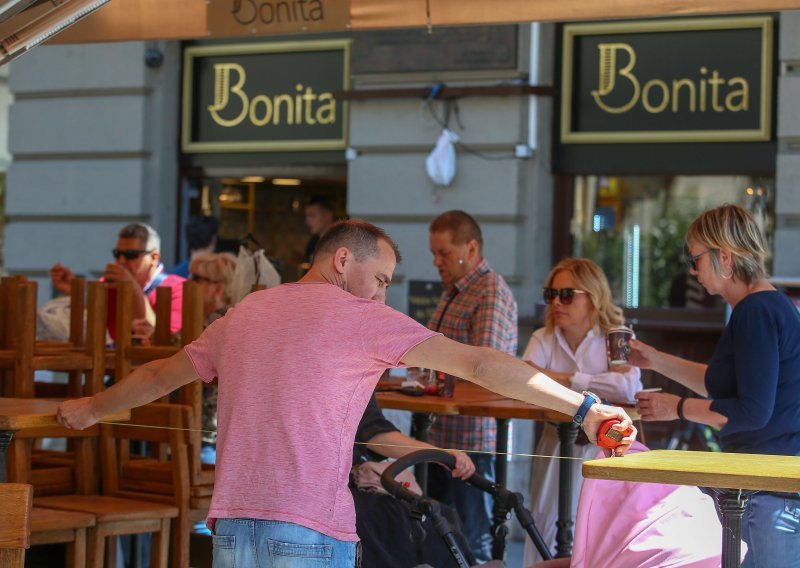 [FOTO] Pogledajte kako se zagrebački ugostitelji pripremaju za otvaranje kafića i terasa