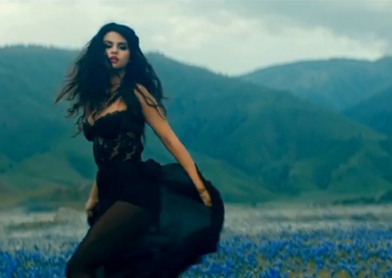 Selena Gomez se ugledala u klasične filmske ljepotice