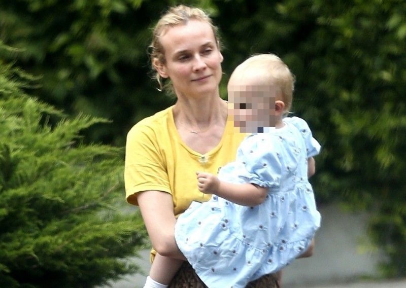 Ni Diane Kruger nije odoljela ljetnim sandalama koje će dominirati modnom scenom u mjesecima što su pred nama