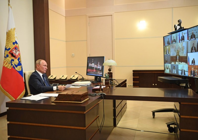 Putin ukida karantenu, a svaki dan je oko deset tisuća novooboljelih