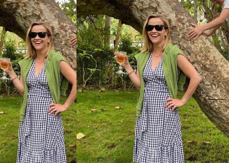 Lijepa Reese Witherspoon vješto spojila dva najvruća proljetna modna komada