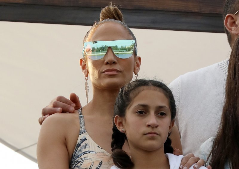 Ne može biti ponosnija: Jennifer Lopez se pohvalila da je njezina 12-godišnja kći napisala svoju prvu knjigu