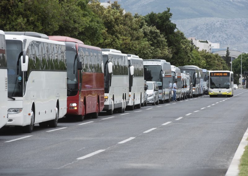 Prijevoznici: Prijete masovni otkazi, ako se ne pronađe rješenje dovozimo stotine autobusa u Zagreb i na Markov trg