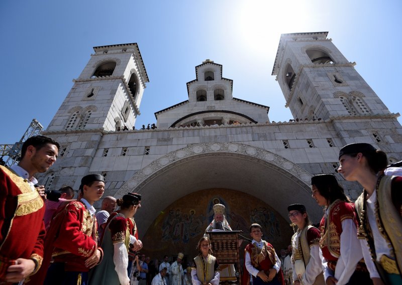 Episkop Joanikije i svećenici SPC-a pušteni na slobodu