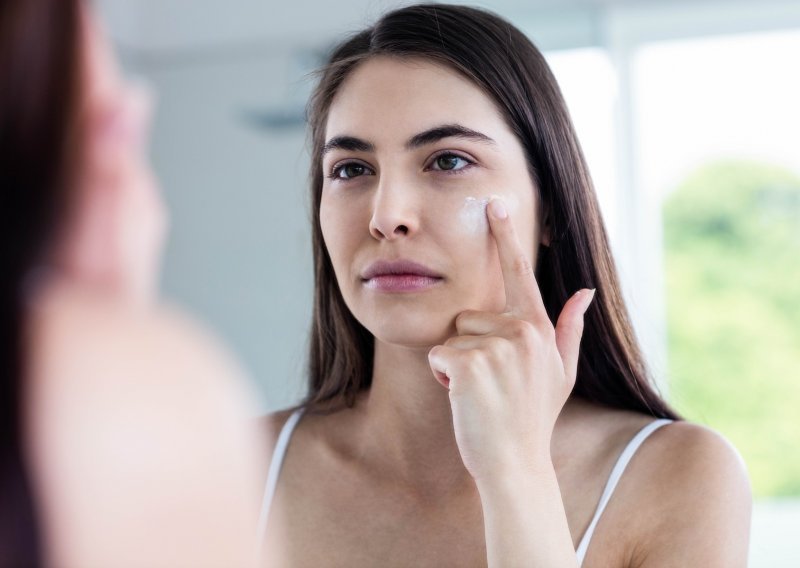 Nije važno samo koju kozmetiku koristite, već i kako: Evo kako pravilno nanositi kremu za lice za maksimalni učinak