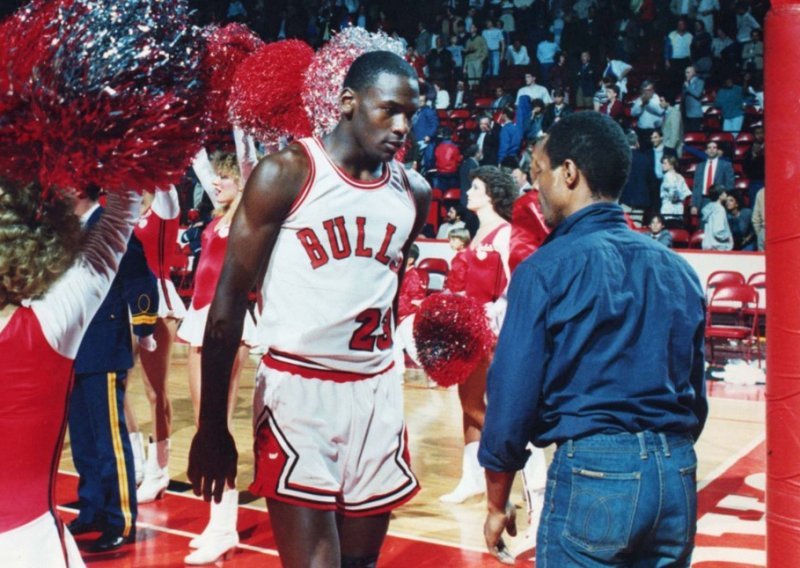 Michael Jordan postao tema dana u regiji zbog misteriozne zastavice Crvene zvezde u njegovoj sobi; evo što je doživio igrajući u Zadru protiv Dražena i Ace!