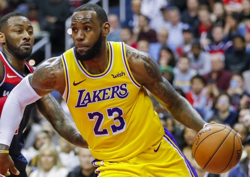 LeBron James javno rekao što zaista misli o nastavku NBA sezone; dotakao se svojih suigrača te UFC-a i nogometa