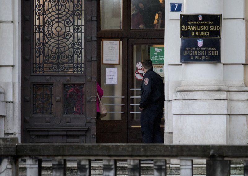 Općinski sud u Rijeci i zemljišnoknjižni odjeli u Splitu i Kaštel Lukšiću rade u dvije smjene