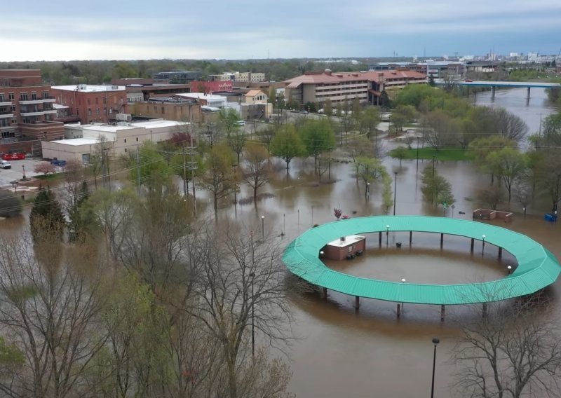 Tisuće evakuiranih nakon prelijevanja brane u SAD-u