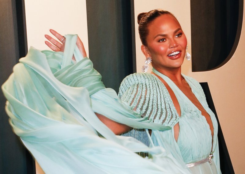 Chrissy Teigen kupila pet vjenčanica uoči vjenčanja: Prozvali su je zbog ekstravagantnog šopinga, no njezin je razlog nevjerojatan