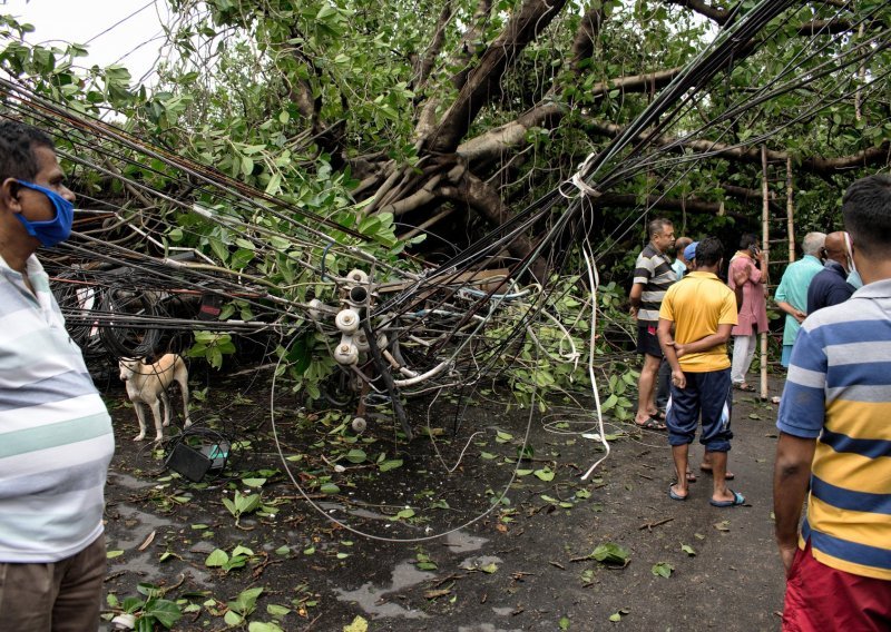 Ciklon Amphan usmrtio najmanje 72 ljudi u Zapadnom Bengalu