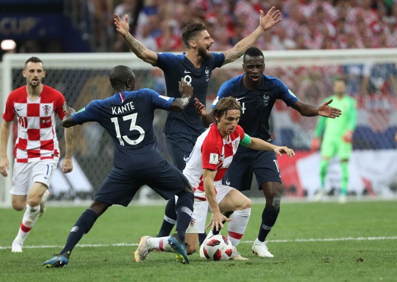 Nikome nije jasno zašto je francuski nogometaš prodao svoju zlatnu medalju osvojenu u finalu SP-a protiv Hrvatske; iznos koji je dobio za mnoge je iznenađenje