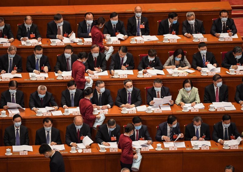Zasjedanje kineskog parlamenta uz mjere zaštite od pandemije