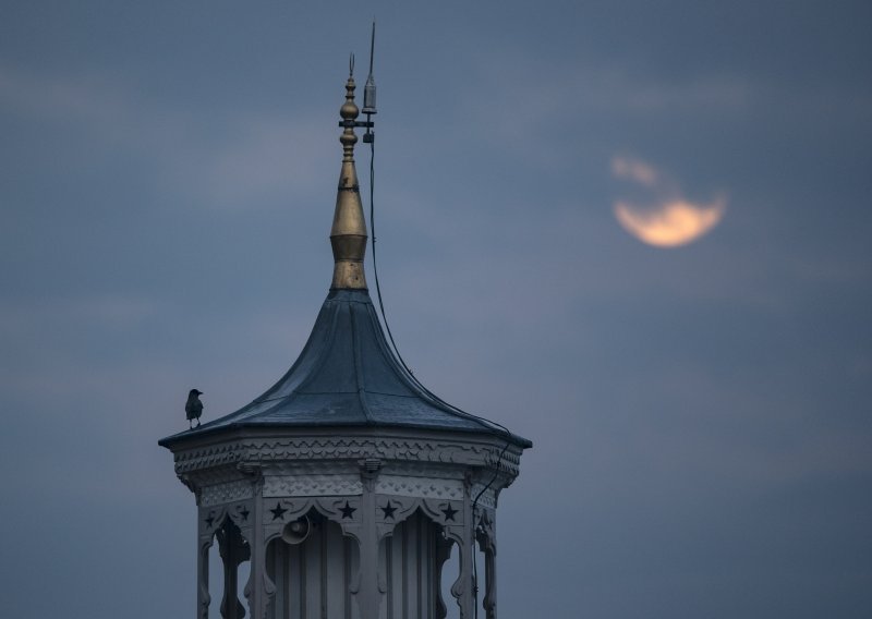 [VIDEO] Nepoznata osoba hakirala sustav za pozivanje na molitvu i s minareta pustila poznatu antifašističku himnu