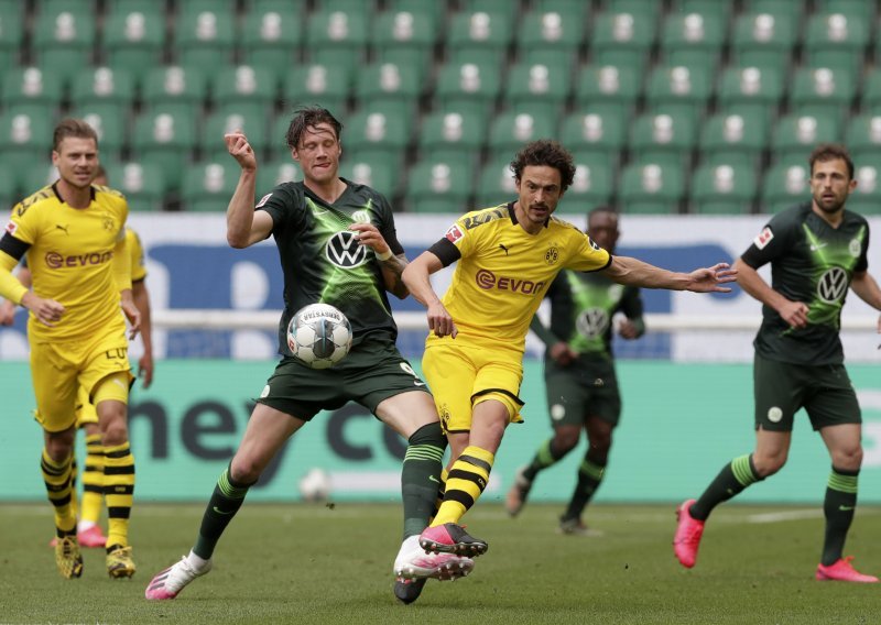 Borussia Dortmund preživjela nezgodno gostovanje kod Wolfsburga i nastavila pritiskati vodeći Bayern