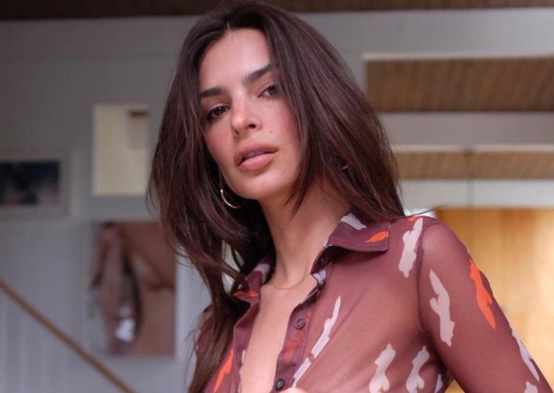 Zanosna Emily Ratajkowski spremno uskočila u minijaturni bikini koji kao da je stvoren za nju