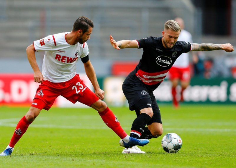 Köln je do 88. minute gubio 2:0, a onda se u infarktnoj završnici ipak uspio spasiti poraza