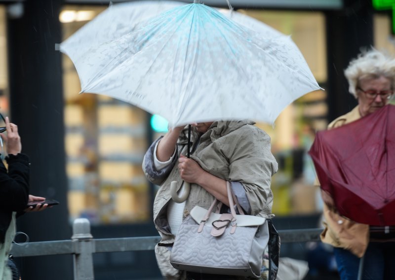 Od sredine dana opet kiša i grmljavina, temperatura ide i do 26 celzijevaca