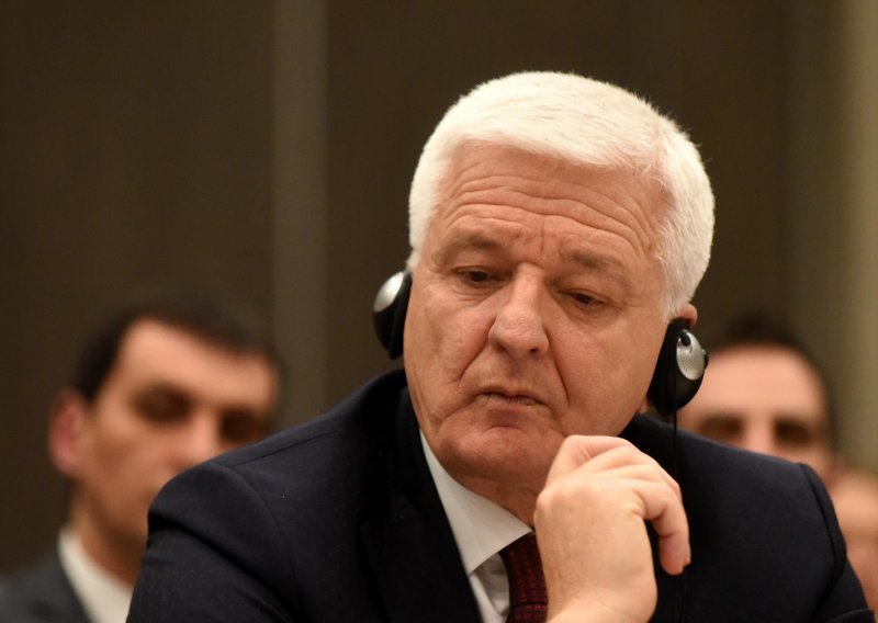 Marković skinuo masku i priopćio: Crna Gora 1. lipnja otvara granice