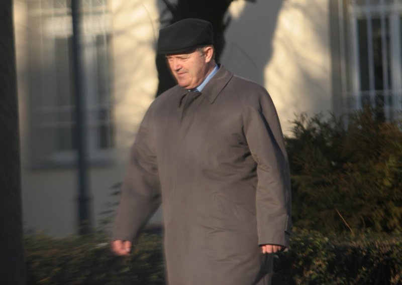 Razriješen sudac koji je izmislio 'ličko rukovanje'