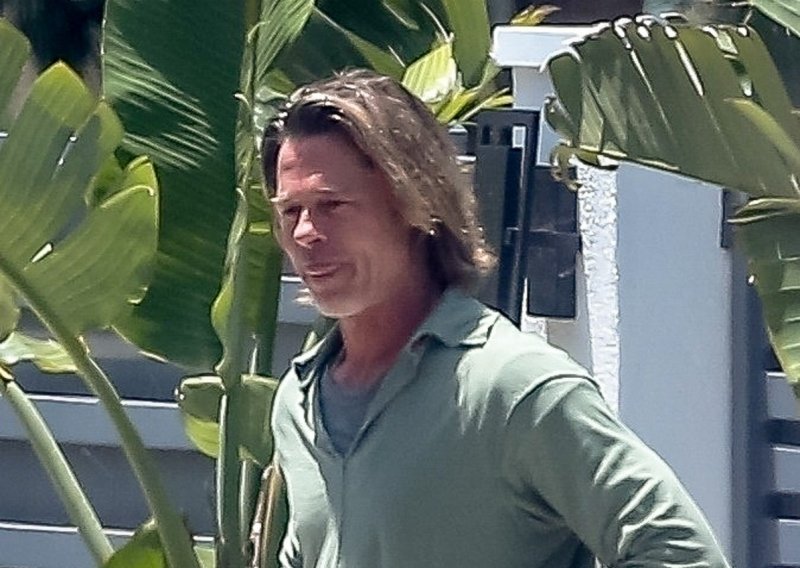 Baš kao prije 20-ak godina: Brad Pitt pokazao novi imidž i vratio se dugoj kosi