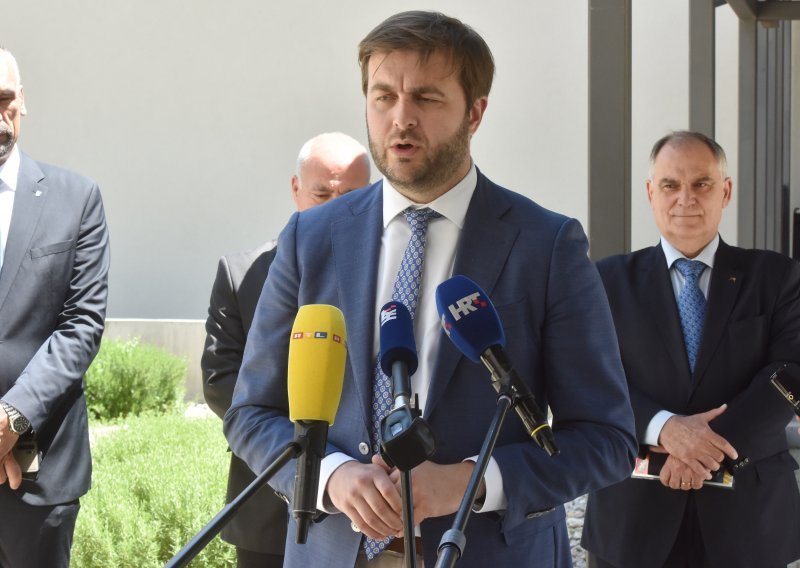 Ćorić: Memorandum između Ine i Janafa ne ugorožava državne interese, transformacija sisačke rafinerije je odlična