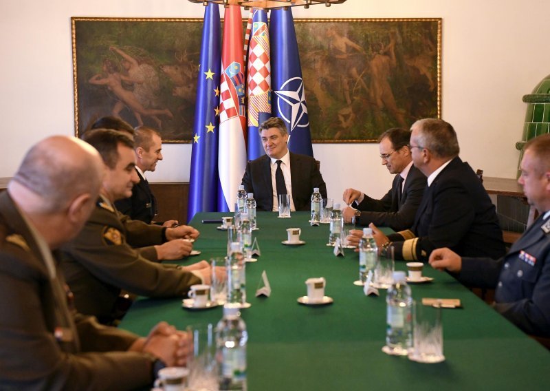 Predsjednik Milanović održao sastanak s predstavnicima Glavnog stožera OS RH