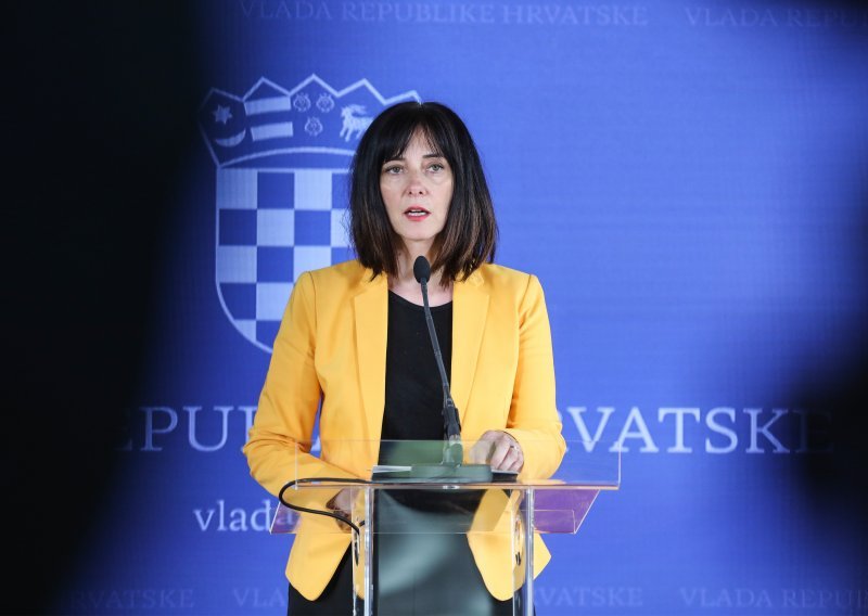 Sindikalci razapeli ministricu Divjak: 'Tapka u mraku i krši vlastite propise'