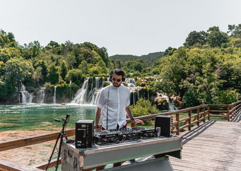 Poznati hrvatski DJ na Skradinskom buku nastupa za više od pola milijuna pratitelja