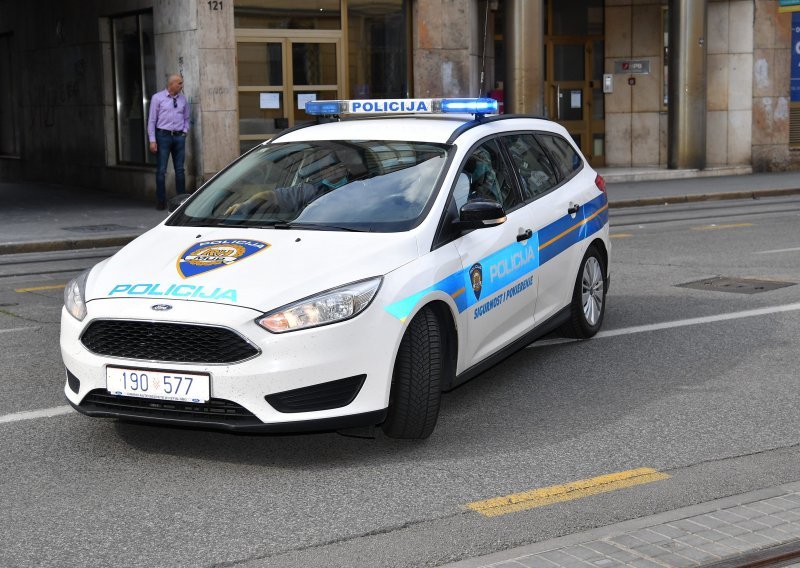 Dvojica muškaraca u Zagrebu na ulici prišla ženi i otela joj novčanik; policija ima niz savjeta kako se zaštititi