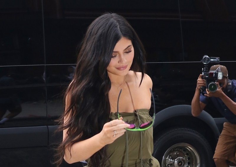 Ruši se carstvo Kylie Jenner? Nakon što ju je Forbes razotkrio, brod koji tone napustio je i predsjednik uprave