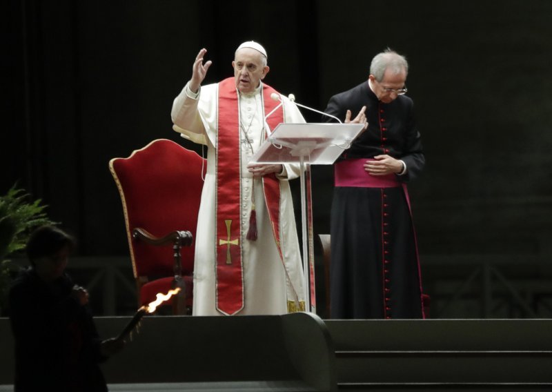 Papa poziva na pomirenje u SAD-u, osuđuje rasizam i ulično nasilje