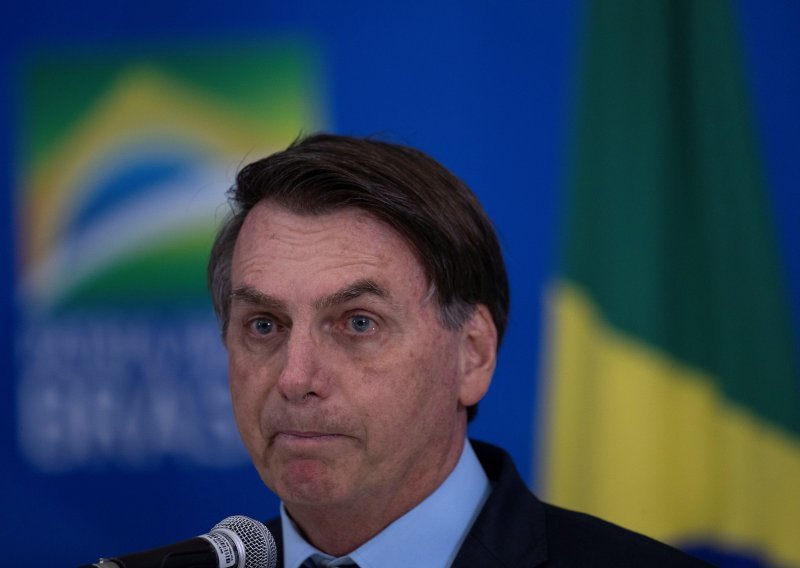Sudac brazilskom predsjedniku naredio da nosi masku u javnosti, ako neće kazna oko 400 dolara dnevno