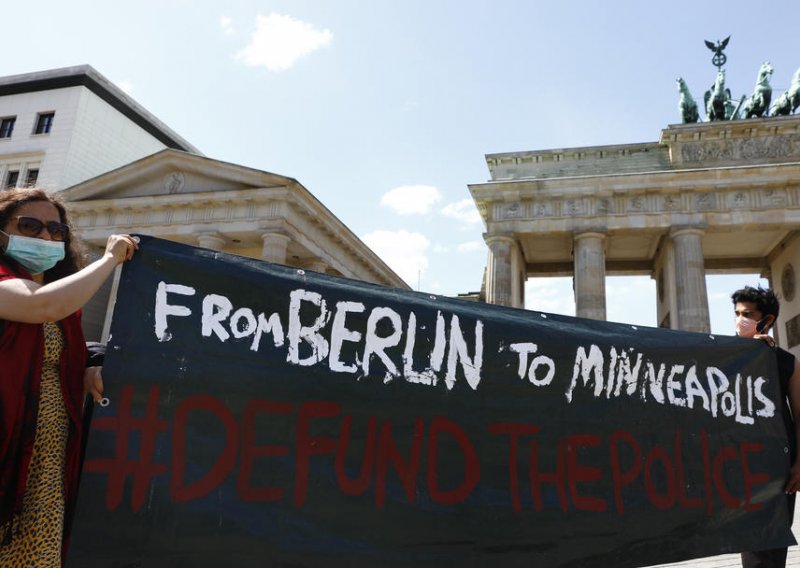 U Berlinu i Londonu stotine na prosvjedima zbog smrti Georgea Floyda