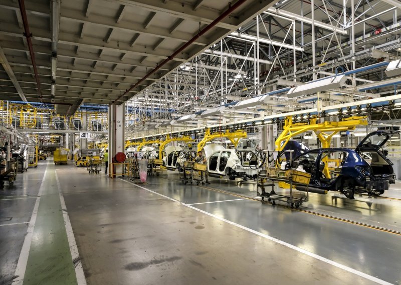 Francuska planira pet milijardi eura zajma Renaultu, ako sačuva radna mjesta