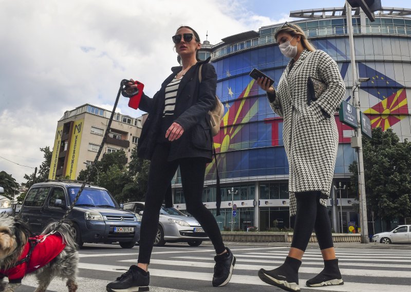 Makedonci izlaze na izbore istog dana kao Hrvati, iako je pola vladajuće stranke u izolaciji: 'To je potpuna ludost'