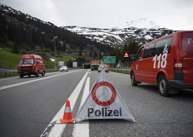 Požar u tunelu na njemačkoj autocesti, nekoliko ljudi hospitalizirano