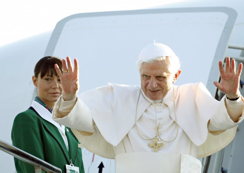 Benedikt XVI. pozvao na mir i i na dijalog
