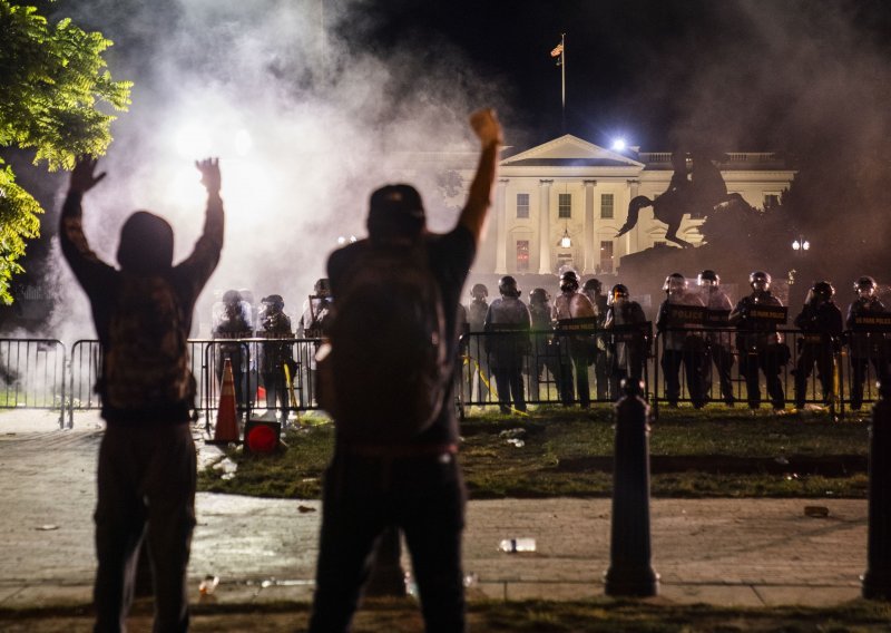 Što je Antifa, zbog koje se Trump sakrio u predsjednički bunker, a prijeti da će je proglasiti terorističkom organizacijom